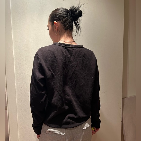 Calvin Klein Crewneck 🖤🤍 - Picture 4 of 5